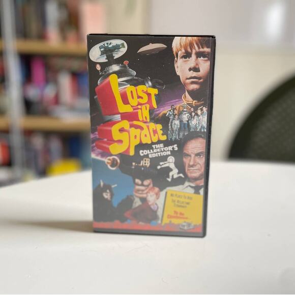 Lost in Space - Ep 1 No Place to Hide/Reluctant Stowaway VHS Collectors Edition - Picture 2 of 5
